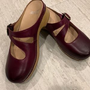 Dansko Brittney Clogs for Women. Like new.
